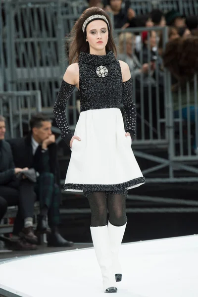 Look 77